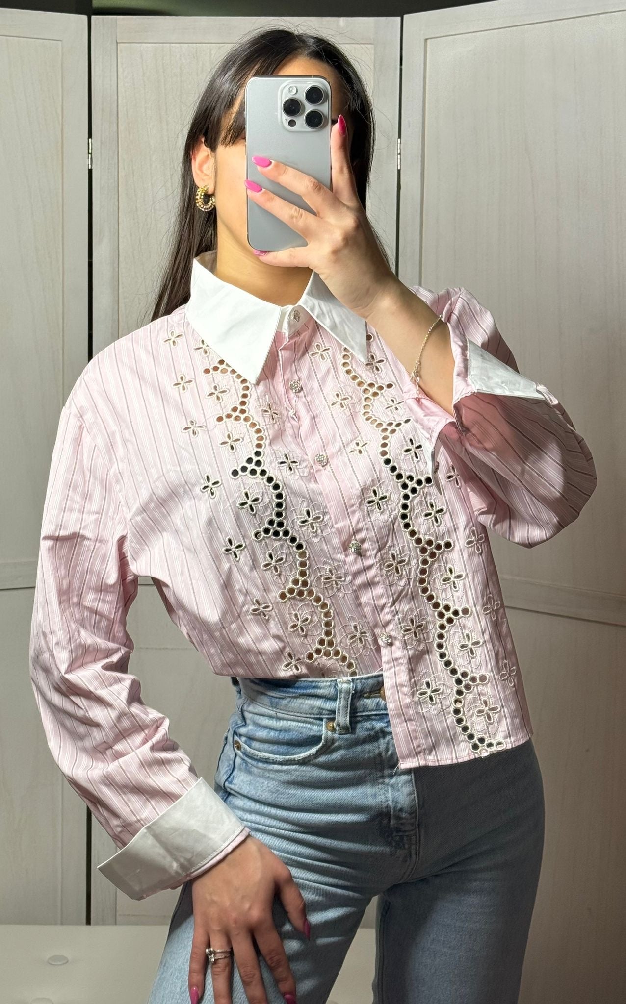 Camicia a righe con bottoni gioiello