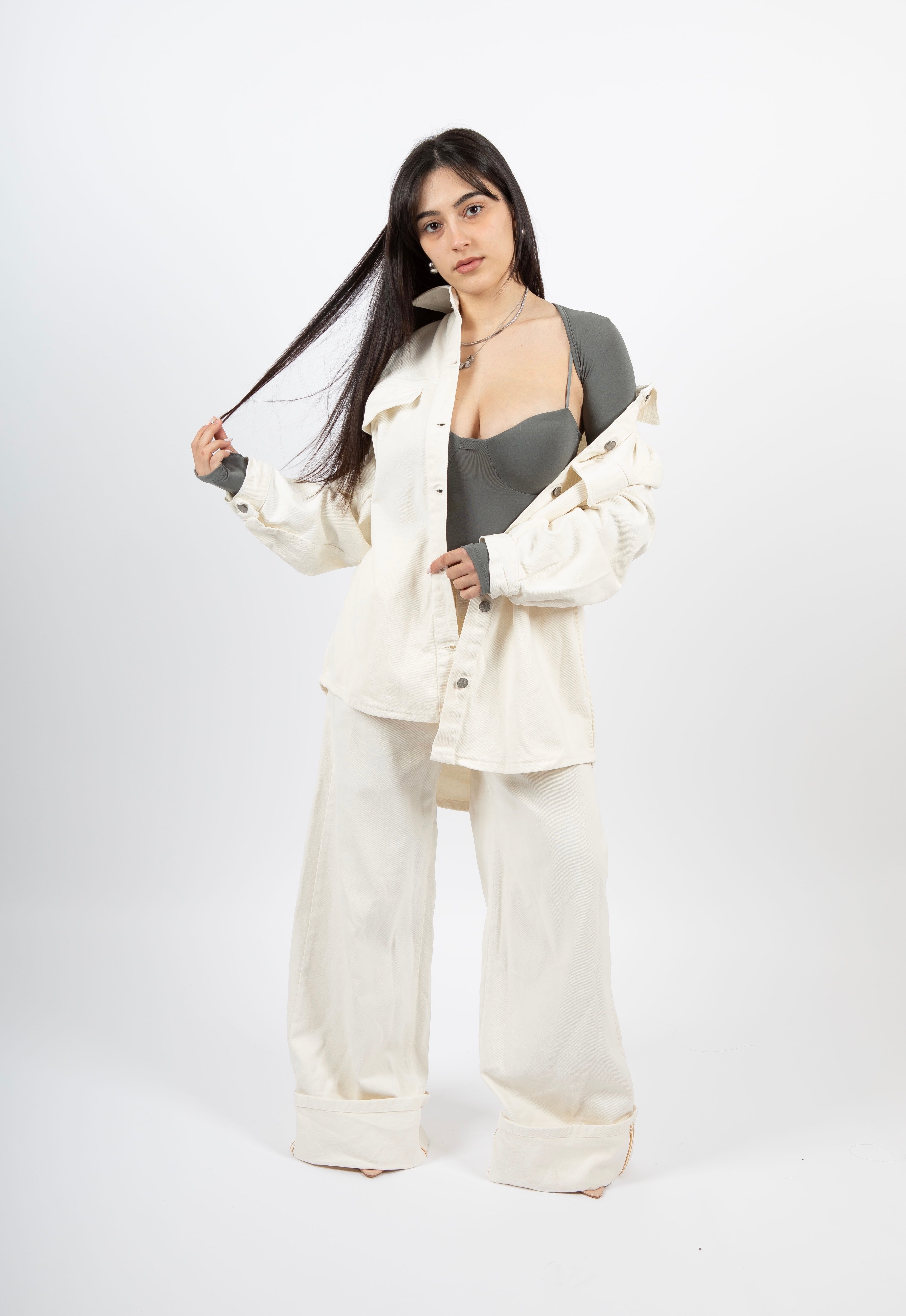 Camicia over denim bianca