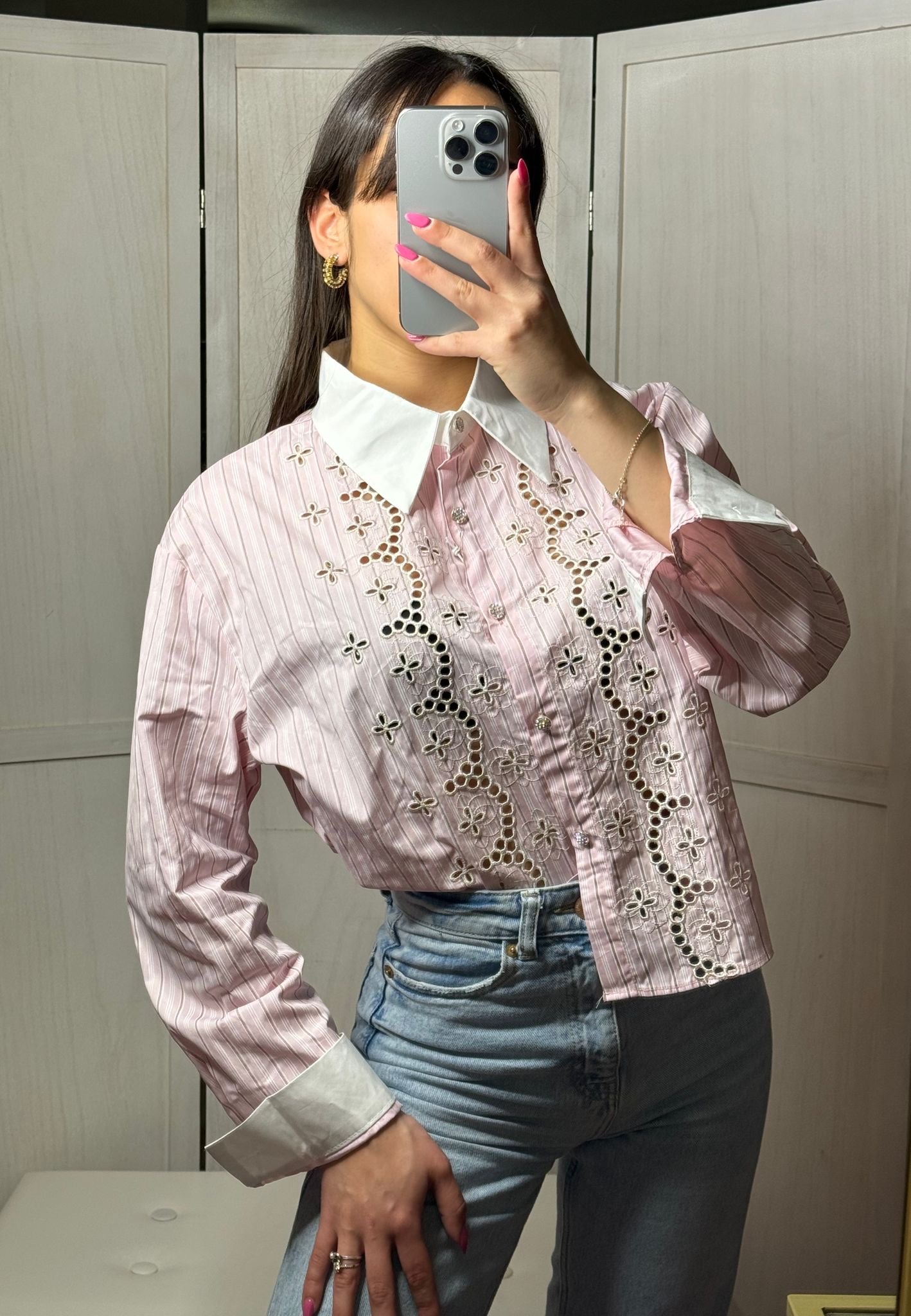 Camicia a righe con bottoni gioiello