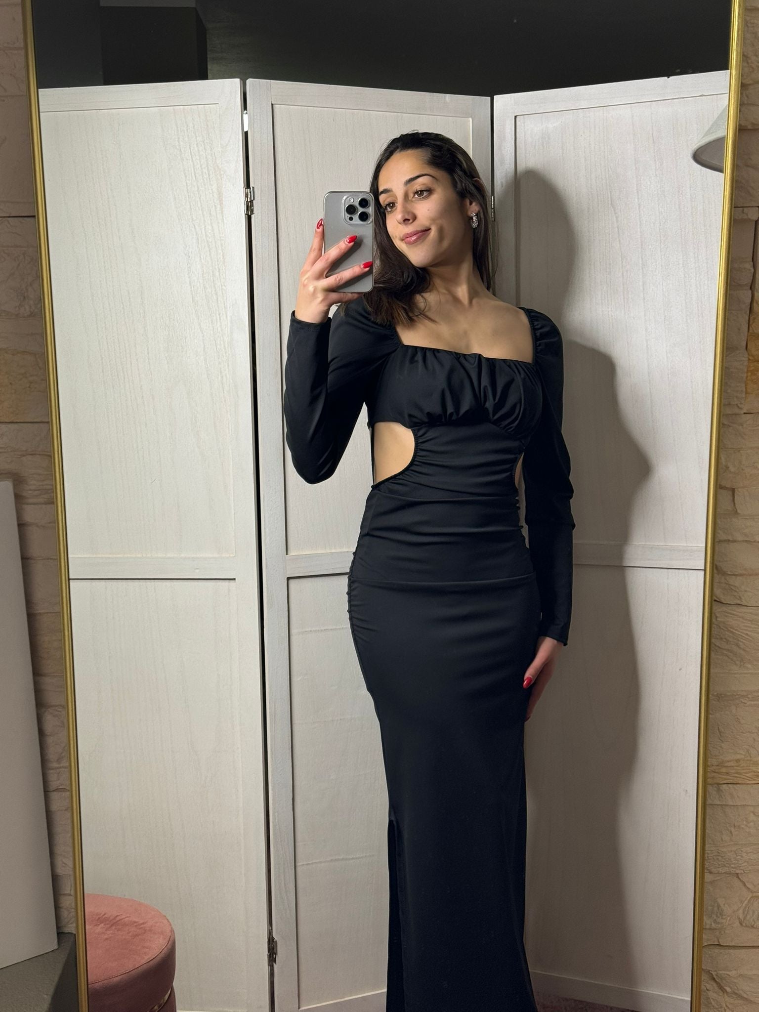 Abito lungo nero con schiena fuori