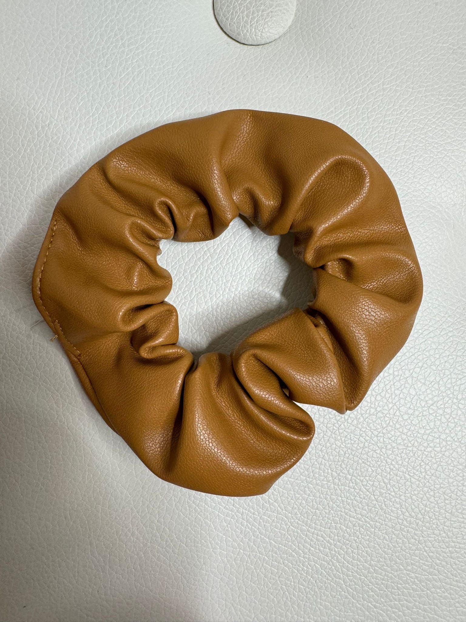 scrunchies ecopelle cammello