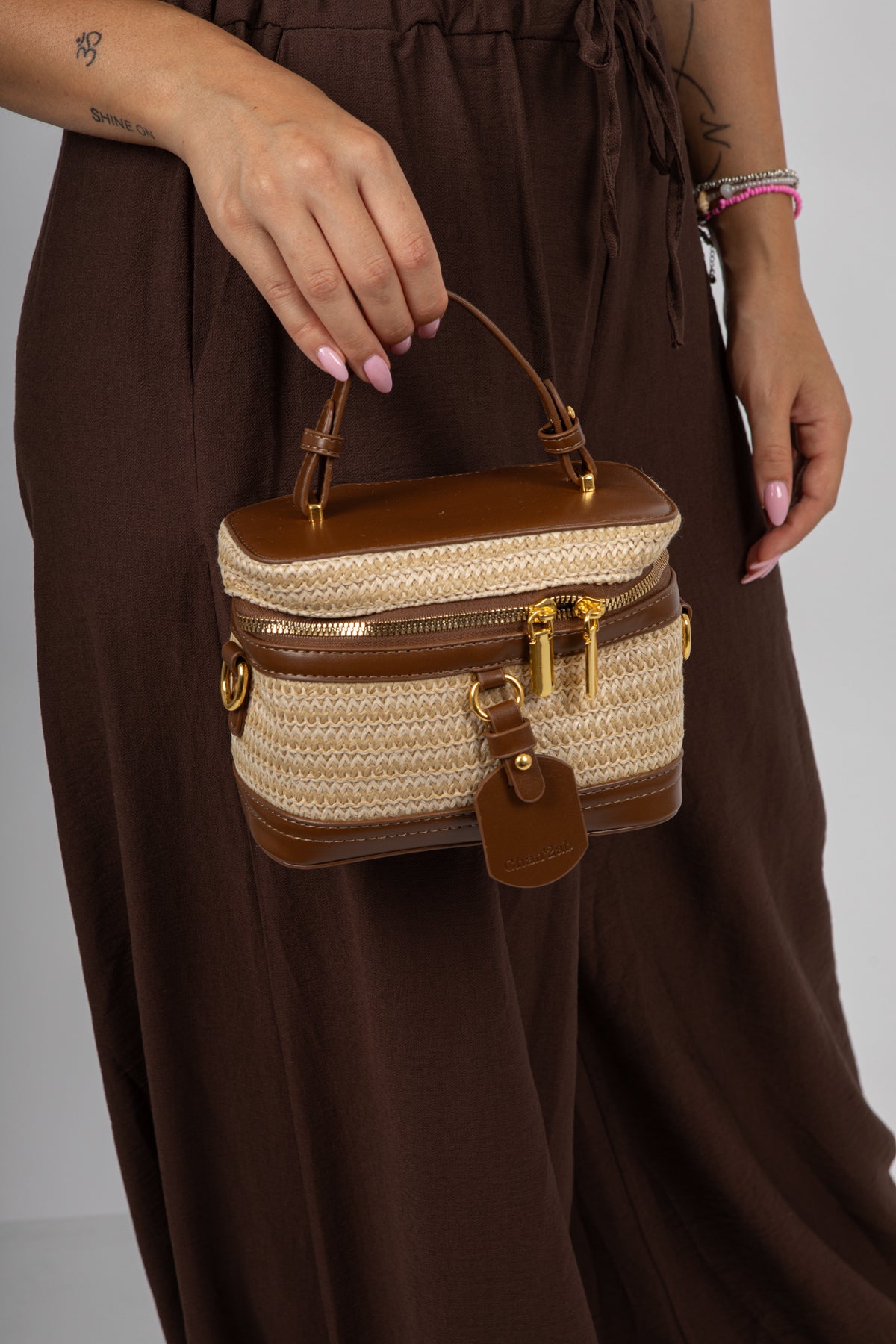 Beauty bag in rafia