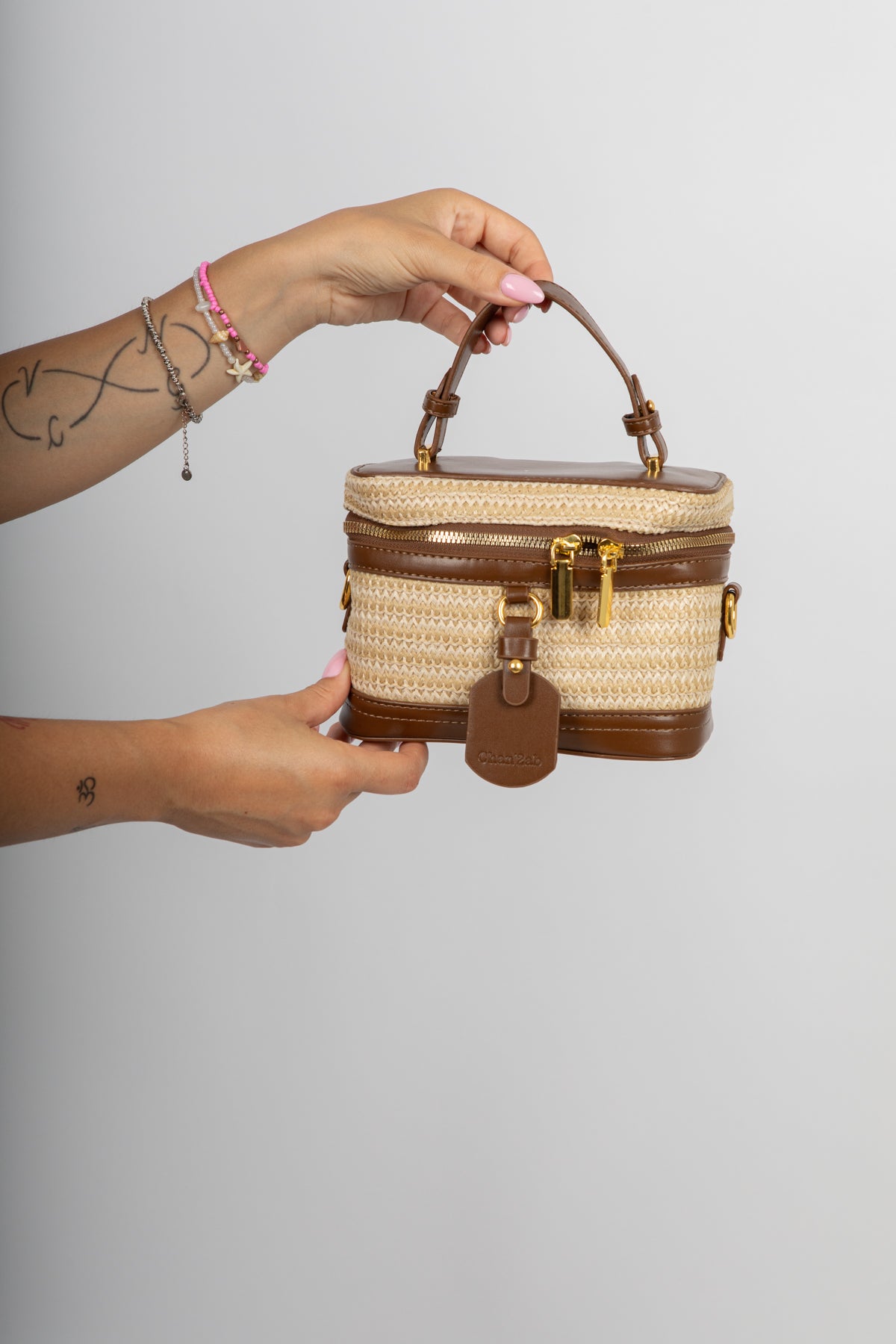 Beauty bag in rafia