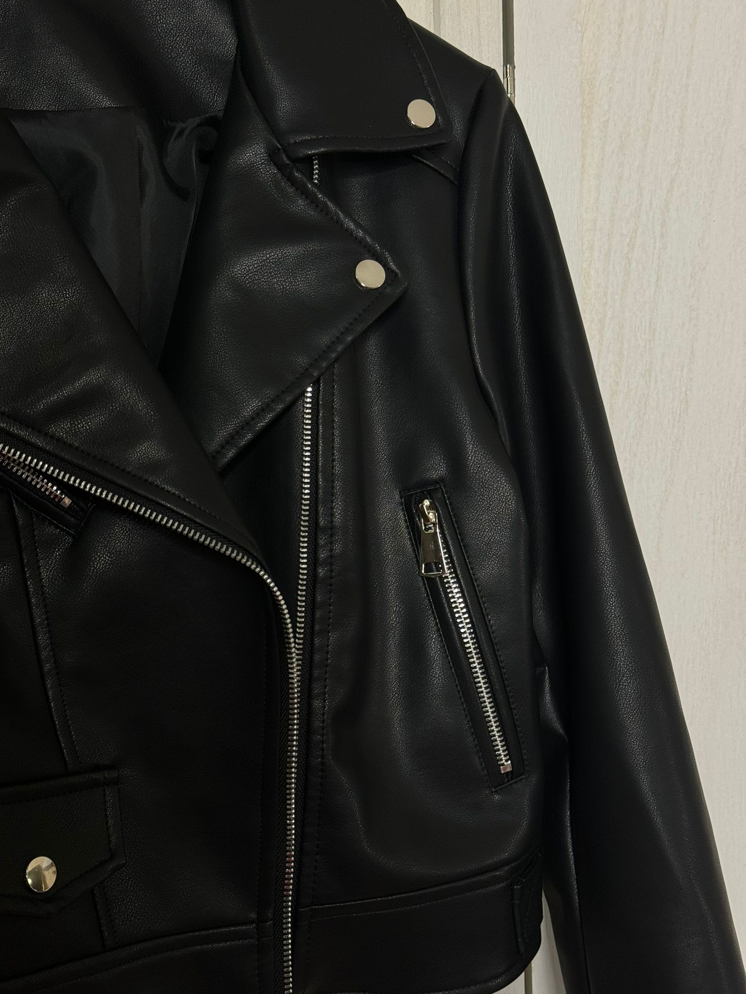 Chiodino in ecopelle nero